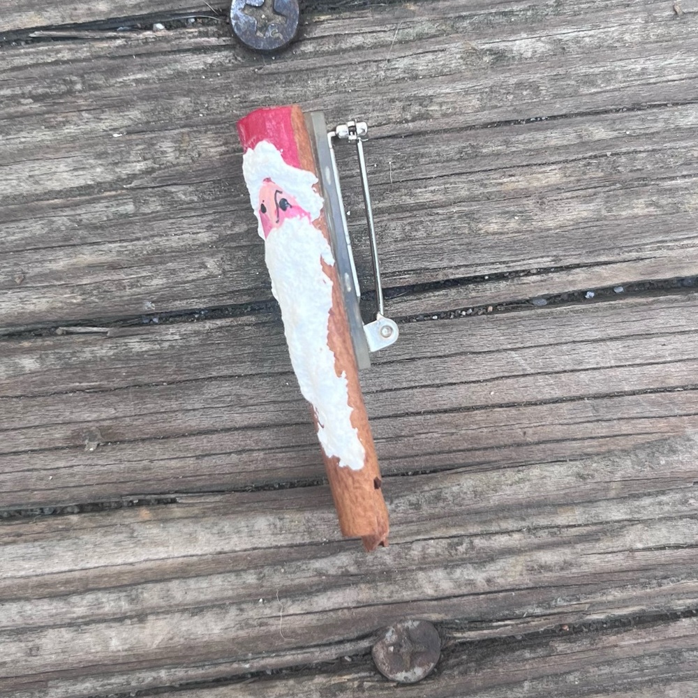 VINTAGE HOLIDAY CHRISTMAS BROOCH HAND PAINTED CINNAMON STICK SANTA CLAUS